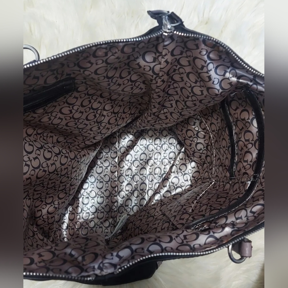 Guess Large Tote - Picture 6 of 9